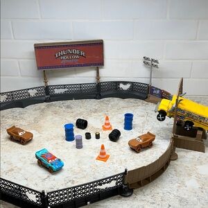 Disney Cars smash & crash derby playset